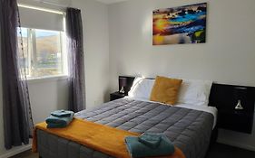 Lake Escape - Warm Quiet And Spacious Two Bedroom Apartment